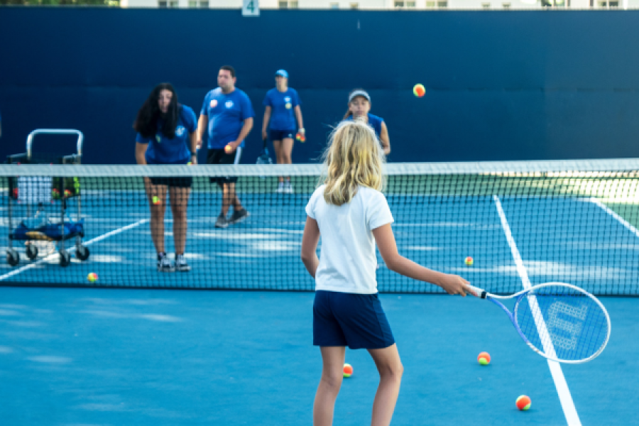 kids playing tennis